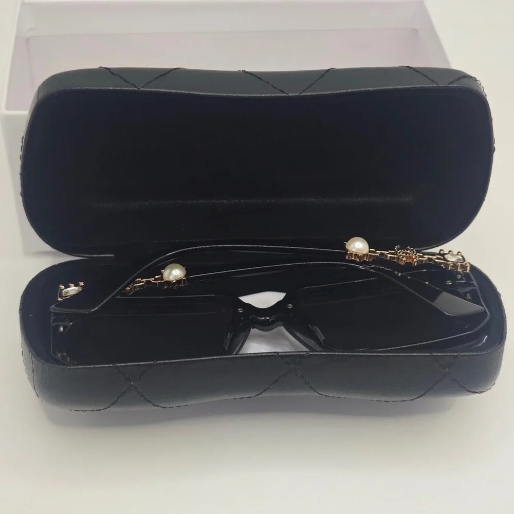 CHANEL Elegant Black Sunglasses with Gold Accents - Picture 6 of 6
